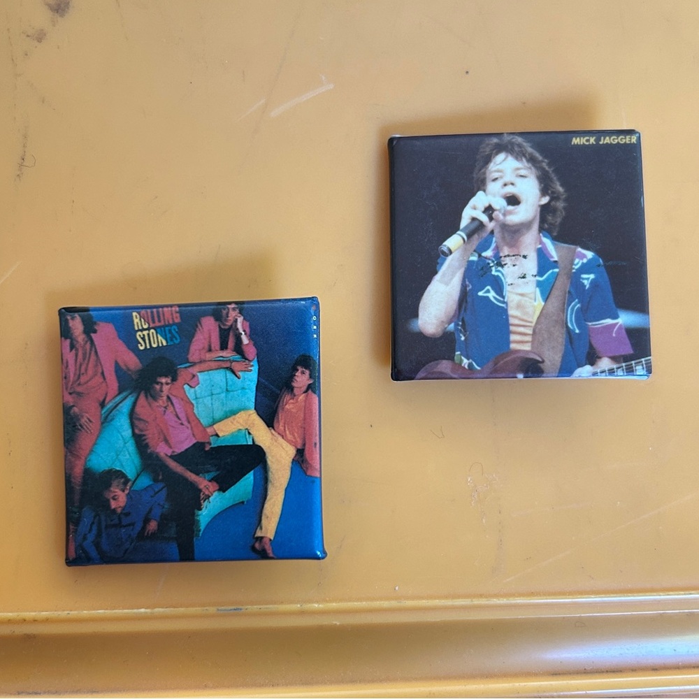 *RARE* LOT OF 2 VINTAGE 1980’s ROLLING STONES PIN MICK JAGGER PINBACK BUTTON